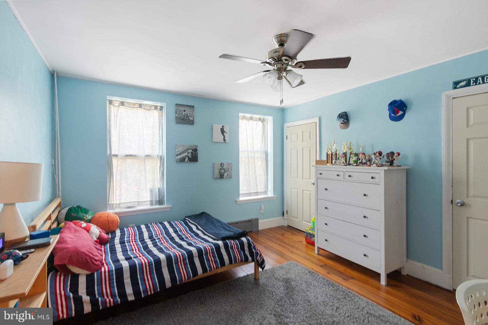 205 Carpenter Street Philadelphia, PA 19147 - Photo 13 of 28 Front bedroom (2nd floor)