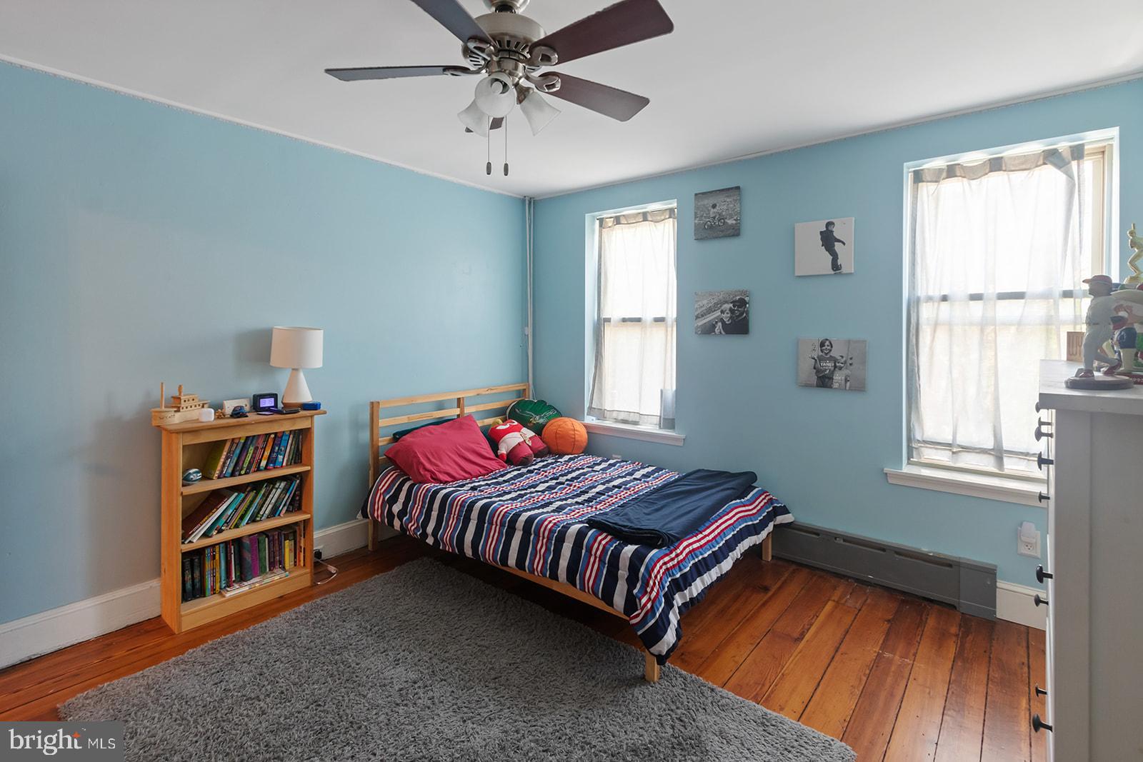 205 Carpenter Street Philadelphia, PA 19147 - Photo 15 of 28 Front bedroom (2nd floor)