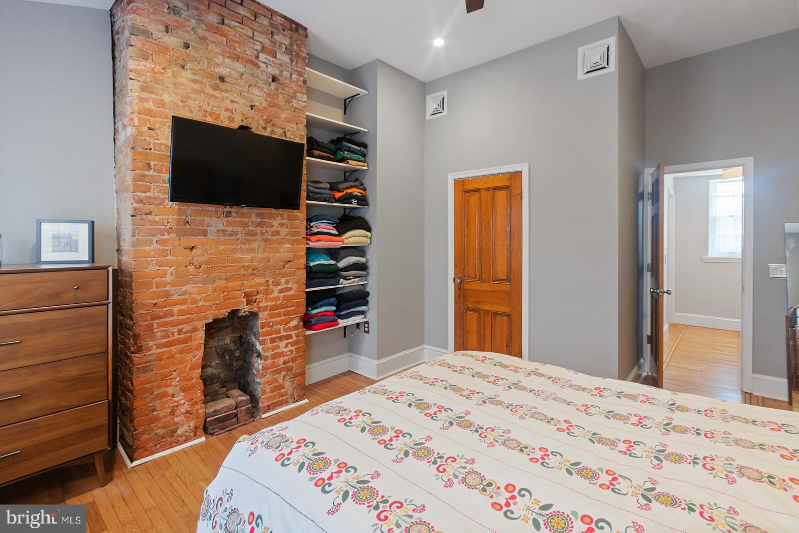 205 Carpenter Street Philadelphia, PA 19147 - Photo 19 of 28 Primary bedroom (3rd floor)
