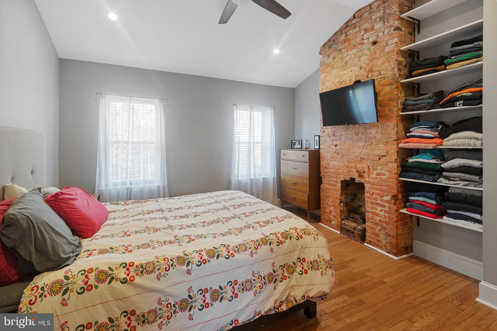 205 Carpenter Street Philadelphia, PA 19147 - Photo 20 of 28 Primary bedroom (3rd floor)