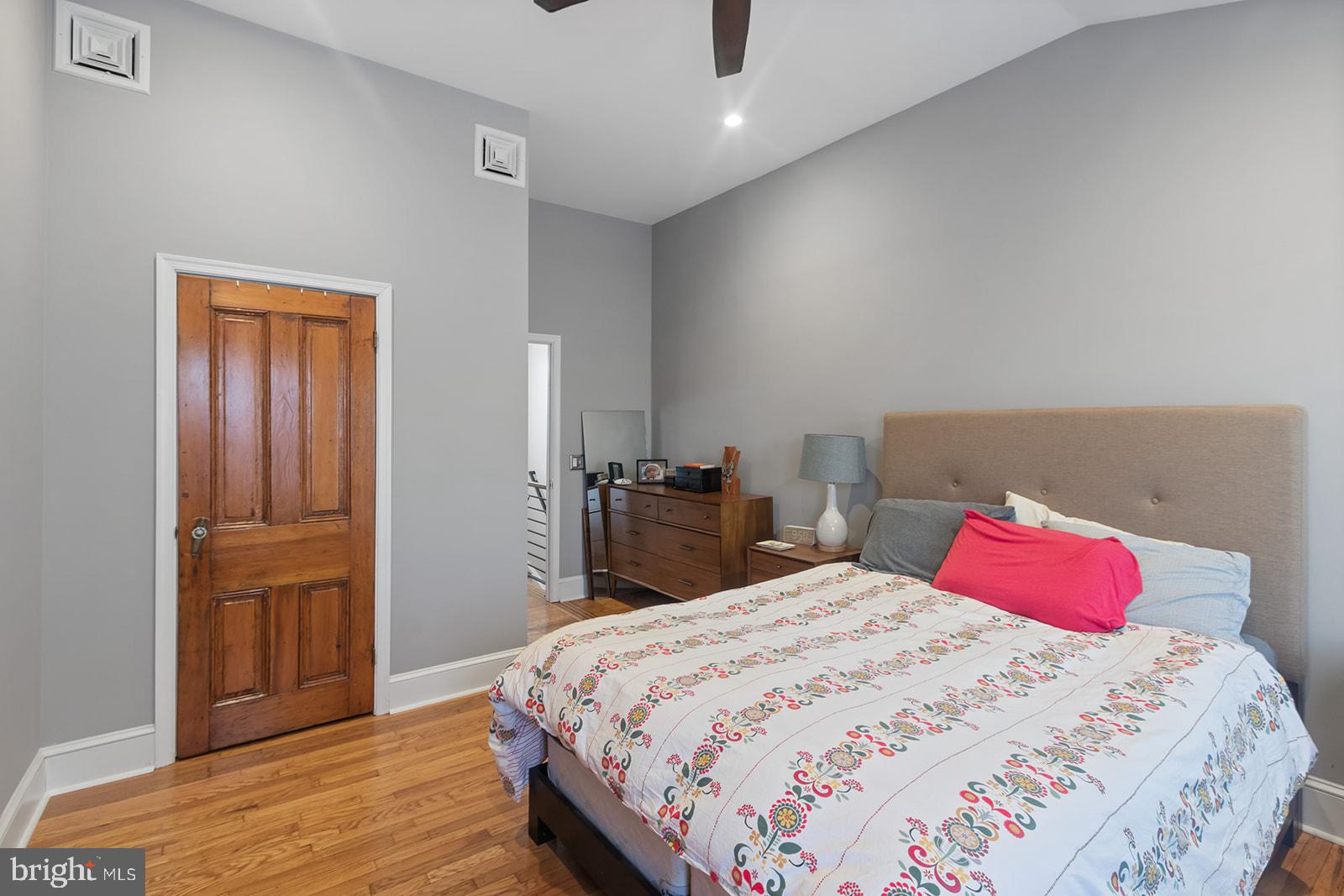 205 Carpenter Street Philadelphia, PA 19147 - Photo 21 of 28 Primary bedroom (3rd floor)