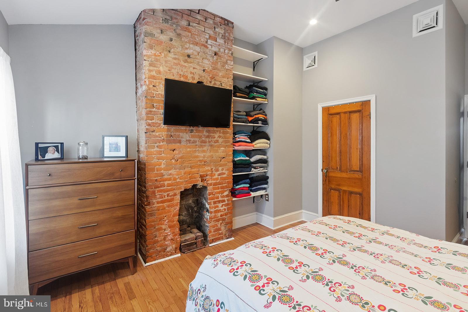 205 Carpenter Street Philadelphia, PA 19147 - Photo 22 of 28 Primary bedroom (3rd floor)