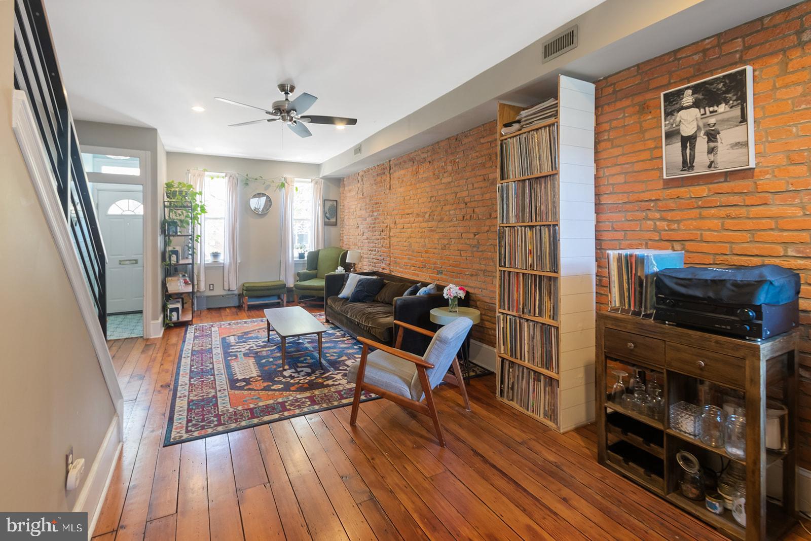 205 Carpenter Street Philadelphia, PA 19147 - Photo 3 of 28 Living room