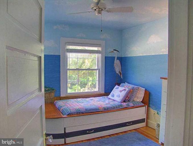 330 Riverside Road Edgewater, MD 21037 - Photo 3 of 26 a bedroom with a bed and a window