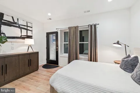$1,095,000 | 558 Harvard Street Northwest, Unit B, Washington, DC 20059