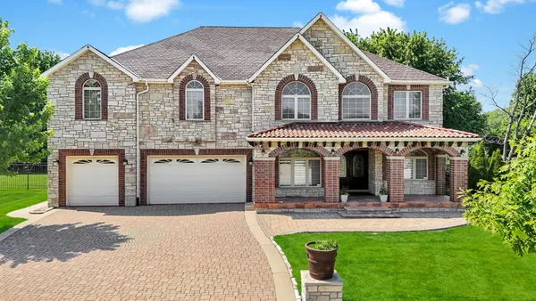 $825,000 | 249 Monterey Drive, New Lenox, IL 60451