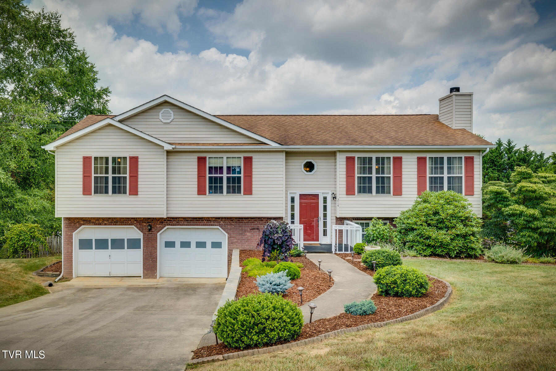 214 Pickens Road Kingsport, TN 37663 - Photo 1 of 35 001
