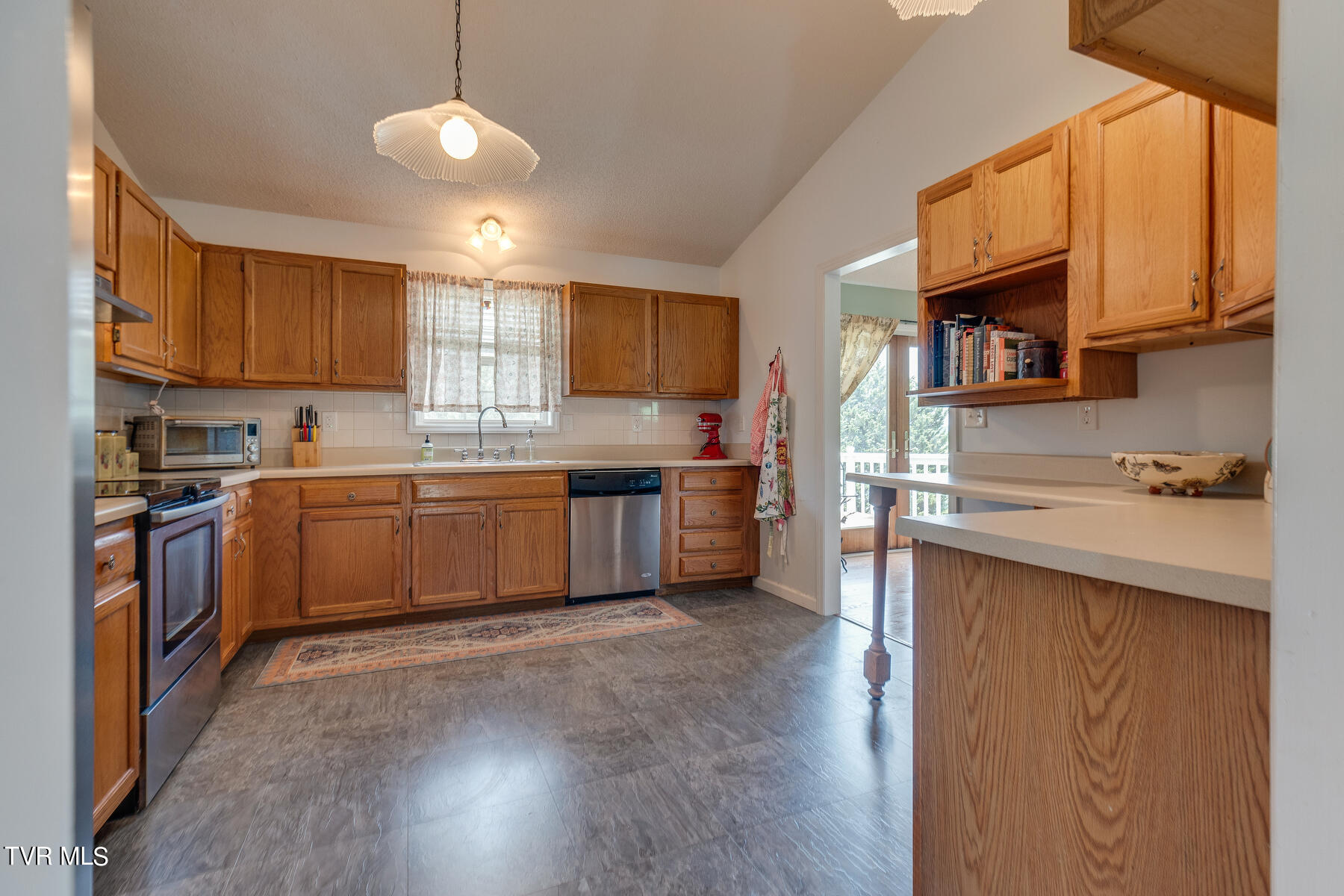 214 Pickens Road Kingsport, TN 37663 - Photo 11 of 35 011