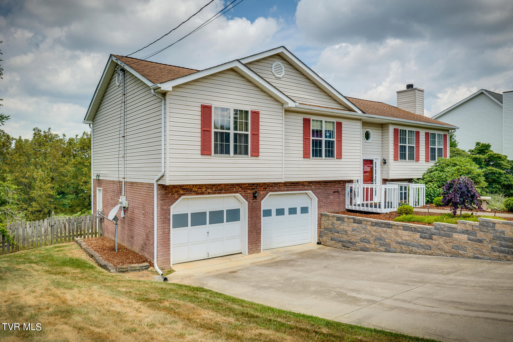 214 Pickens Road Kingsport, TN 37663 - Photo 3 of 35 003