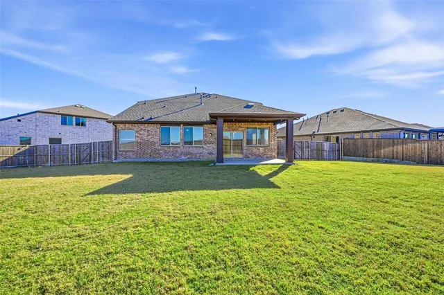 $2,600 | 804 Saratoga Road, Aubrey, TX 76227