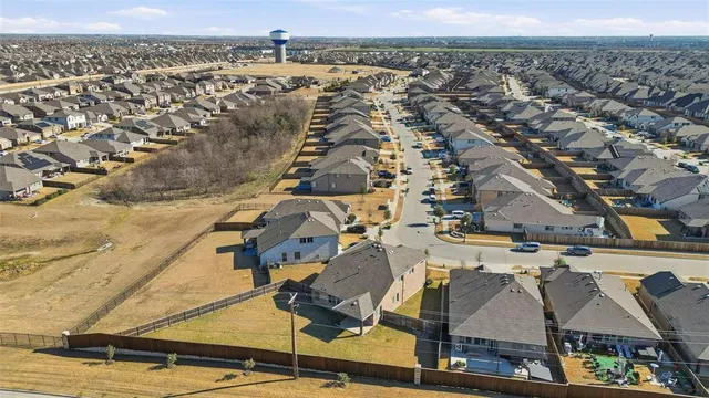 $2,600 | 804 Saratoga Road, Aubrey, TX 76227