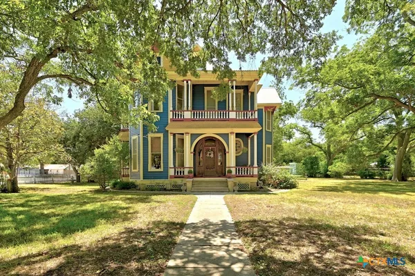 $545,000 | 624 St Louis Street, Gonzales, TX 78629