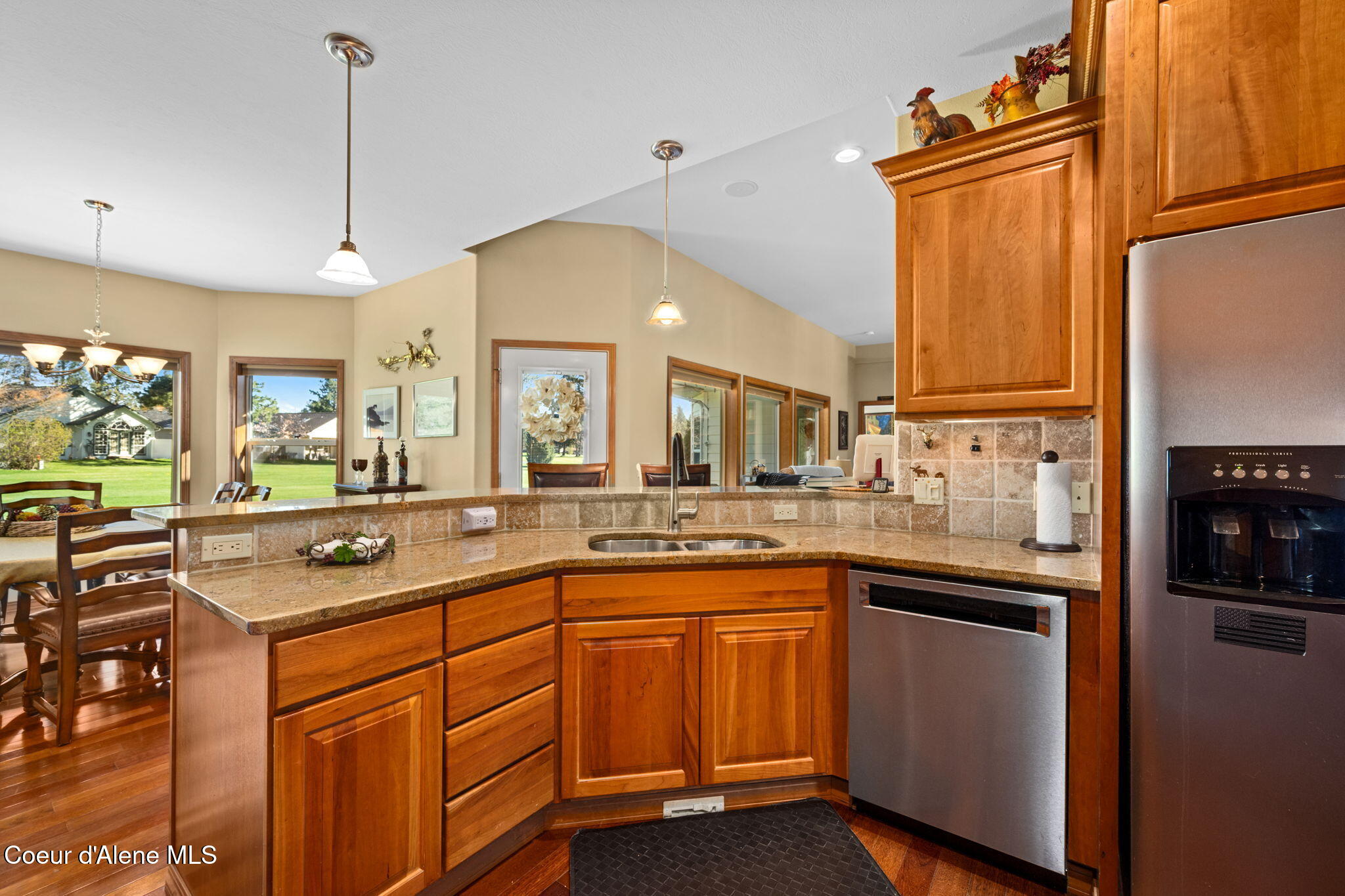 5247 West Broken Tee Road Rathdrum, ID 83858 - Photo 17 of 49 Breakfast Bar