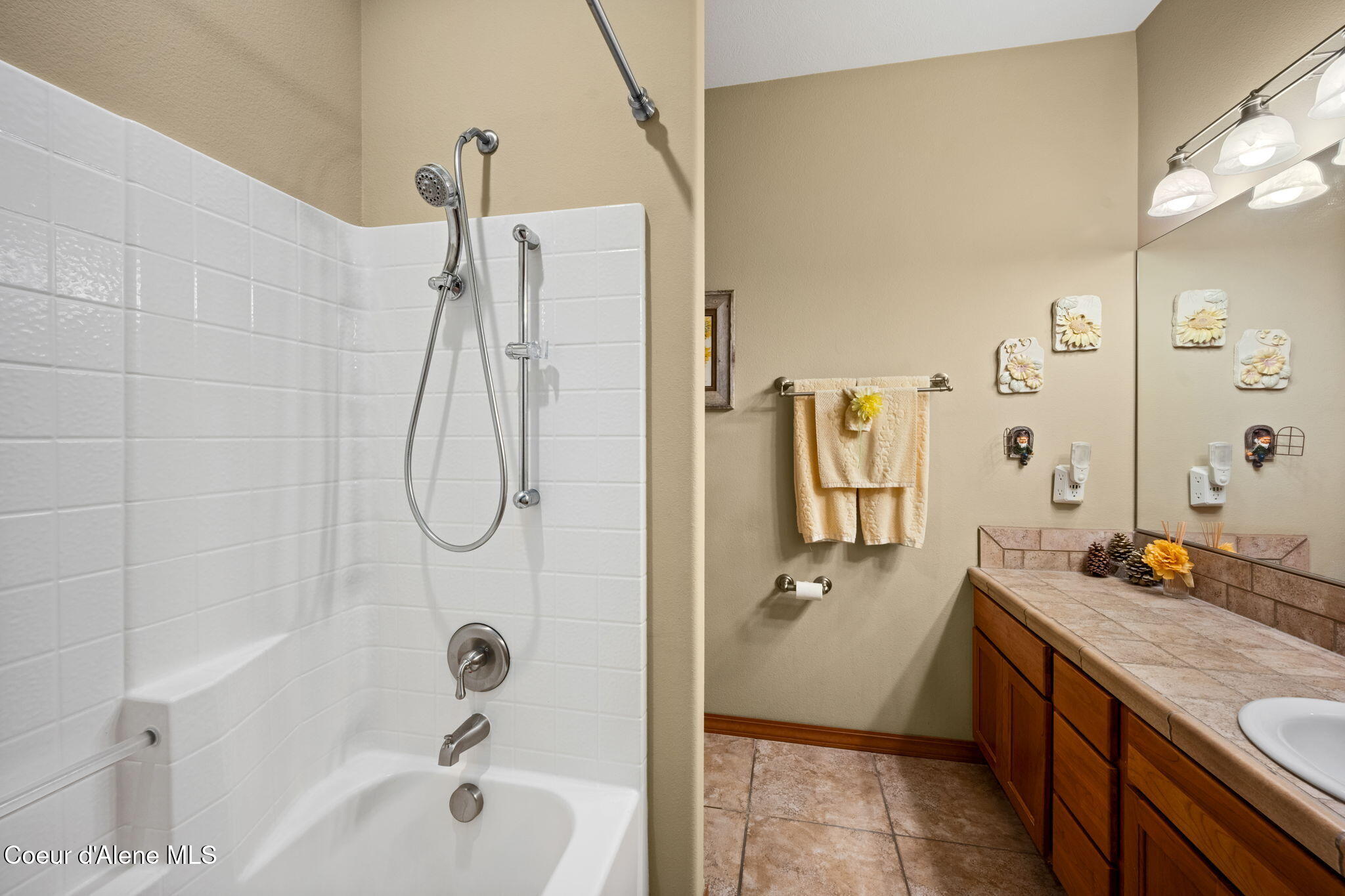 5247 West Broken Tee Road Rathdrum, ID 83858 - Photo 27 of 49 Hall Bathroom