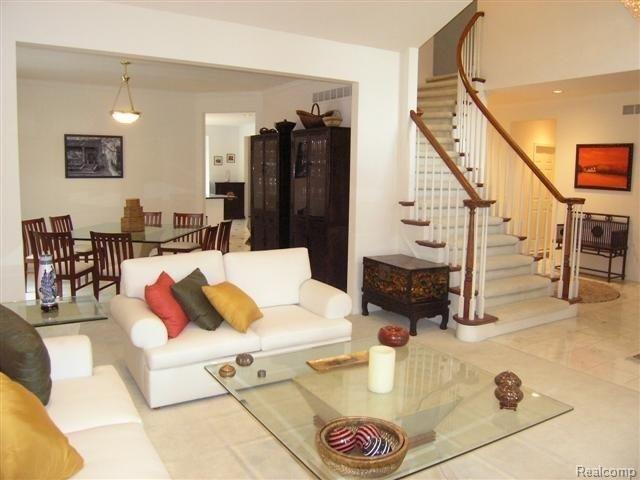 1902 Westridge Drive Rochester, MI 48306 - Photo 2 of 19 foyer living room