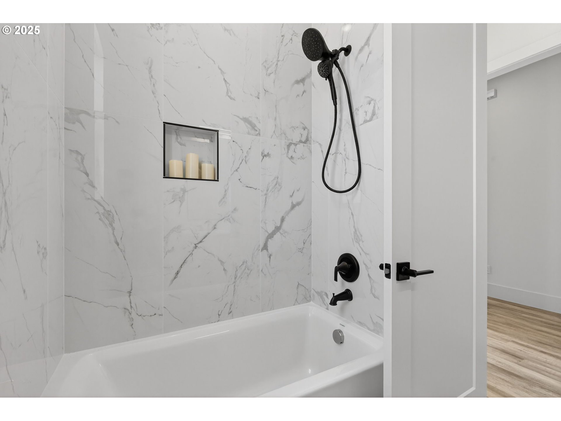 632 Southeast 35th Street Battle Ground, WA 98604 - Photo 27 of 34 a bathroom with a bath tub with a shower