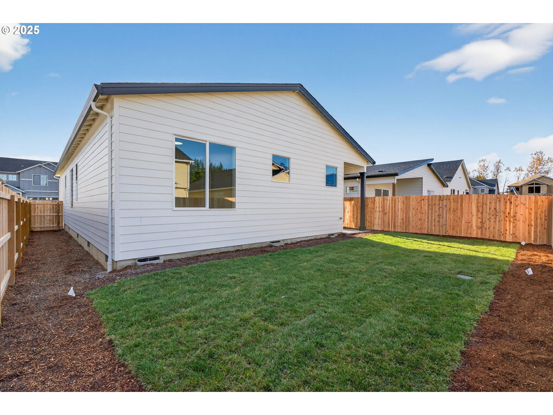 632 Southeast 35th Street Battle Ground, WA 98604 - Photo 33 of 34 a view of a backyard with plants and a backyard