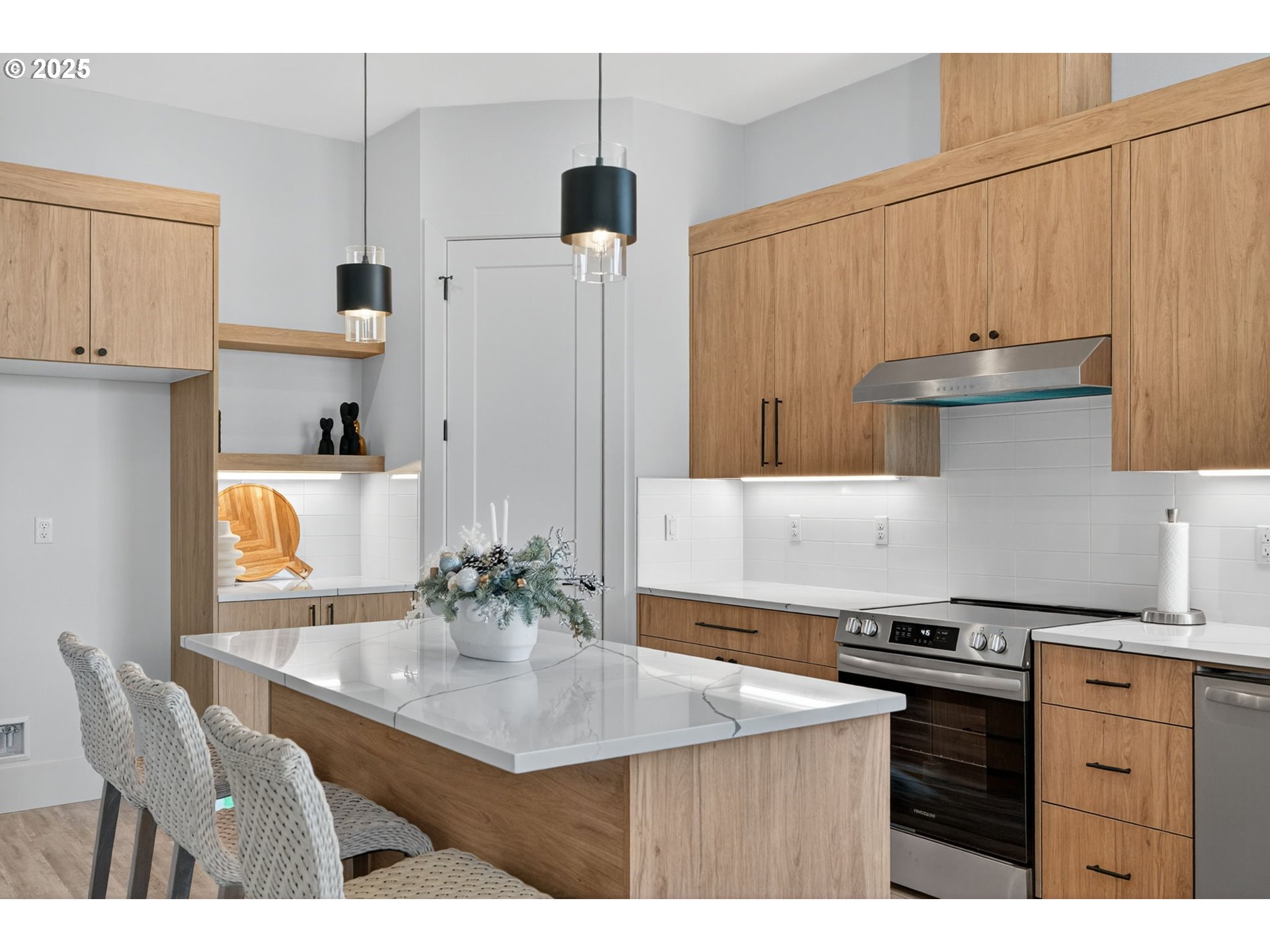 632 Southeast 35th Street Battle Ground, WA 98604 - Photo 6 of 34 a kitchen with stainless steel appliances granite countertop a sink a stove and a refrigerator