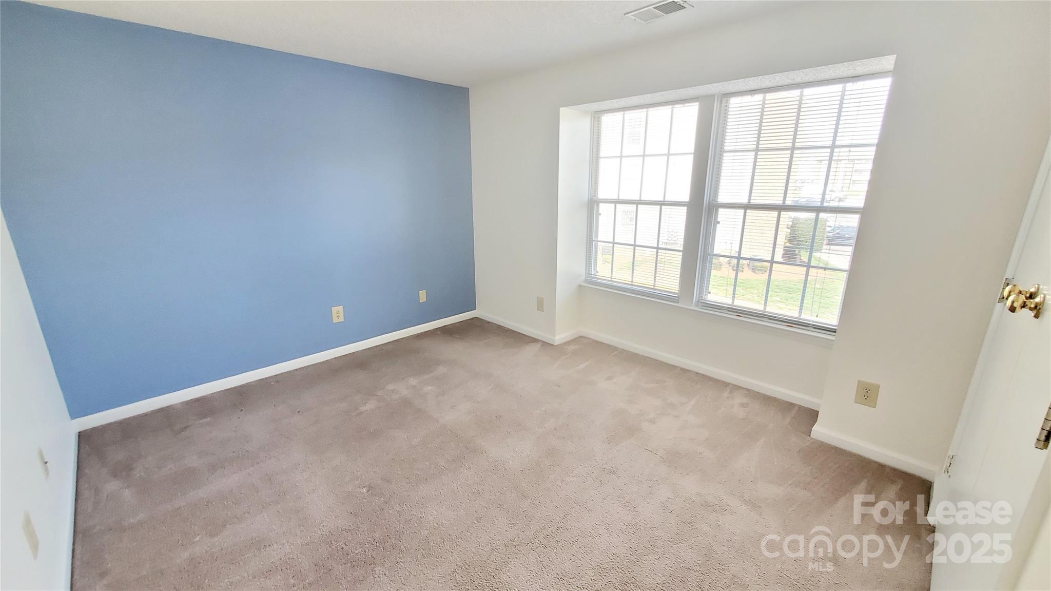 1610 Arlyn Circle Charlotte, NC 28213 - Photo 12 of 25 an empty room with a window