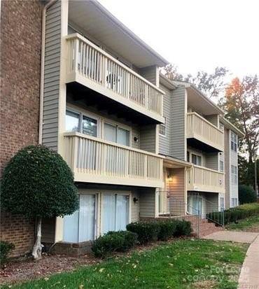1610 Arlyn Circle Charlotte, NC 28213 - Photo 2 of 25 a view of front a house with a yard