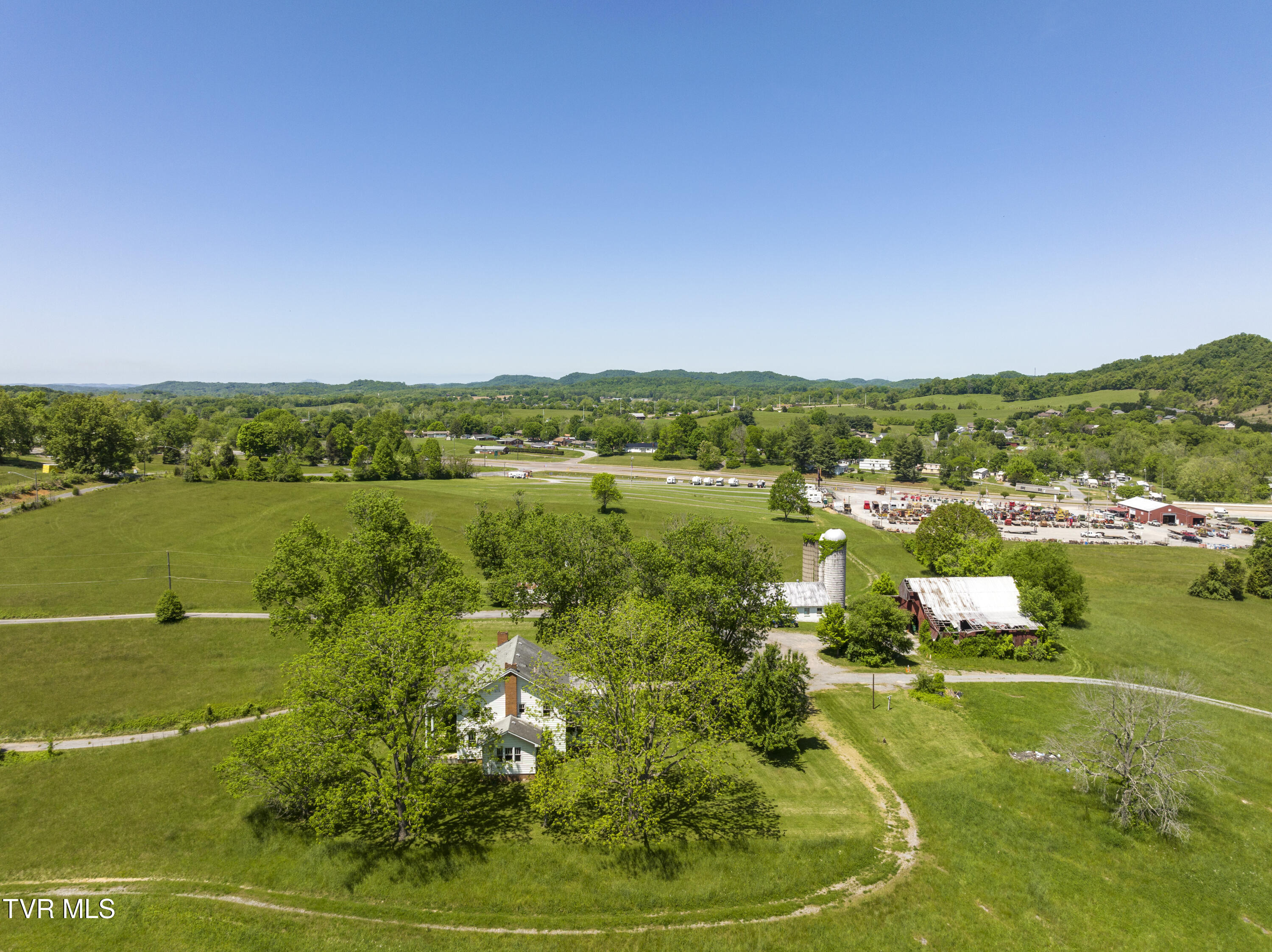 191 White Top Road Bluff City, TN 37618 - Photo 12 of 44 Redbarn--7