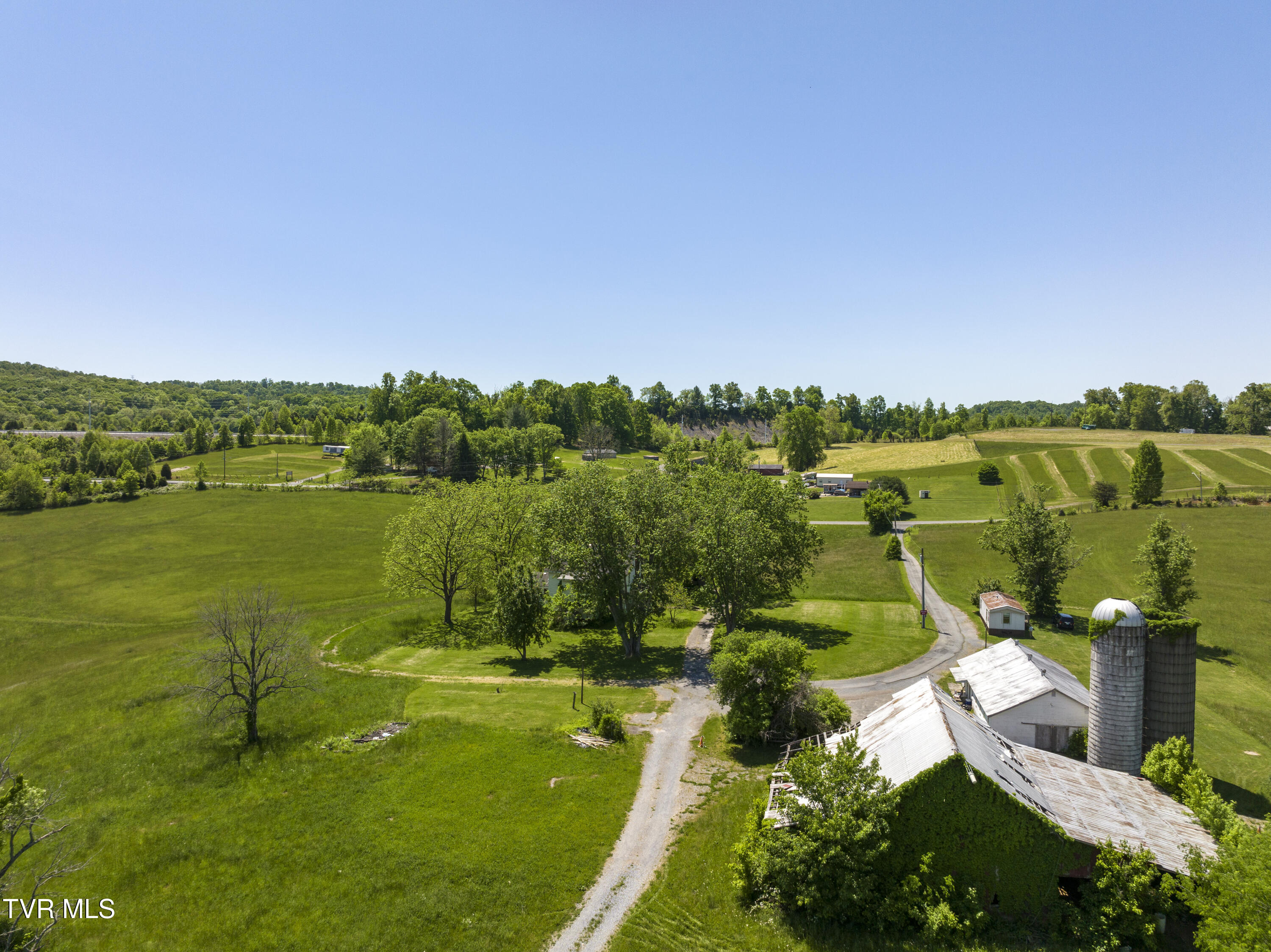 191 White Top Road Bluff City, TN 37618 - Photo 14 of 44 Redbarn--9