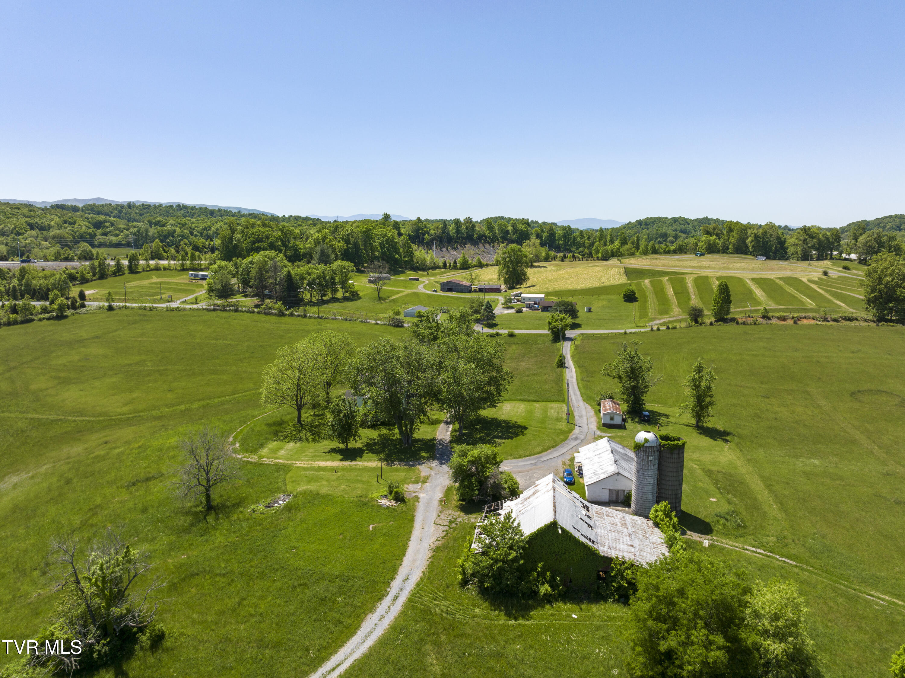 191 White Top Road Bluff City, TN 37618 - Photo 15 of 44 Redbarn--10