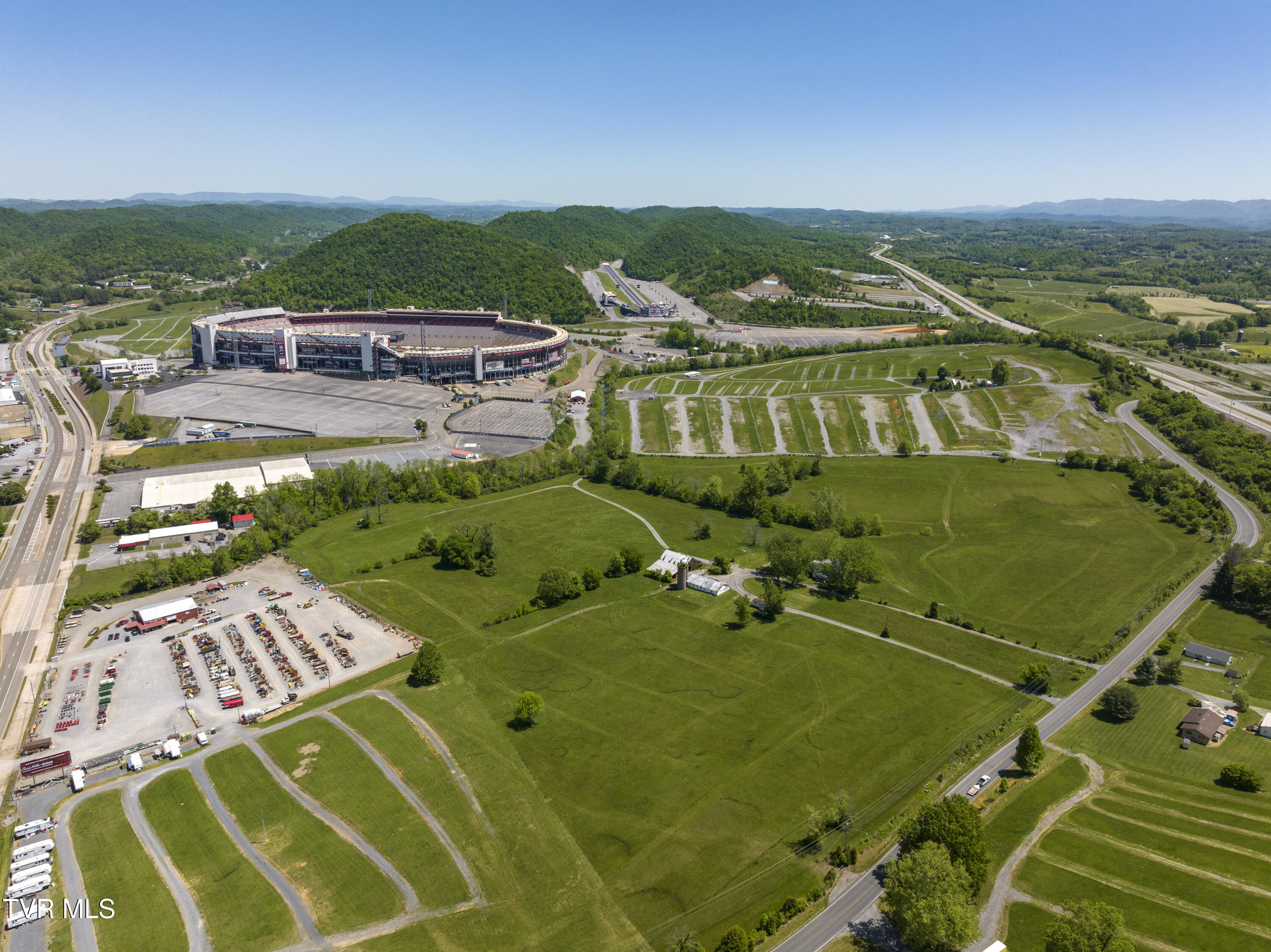 191 White Top Road Bluff City, TN 37618 - Photo 37 of 44 Redbarn--32