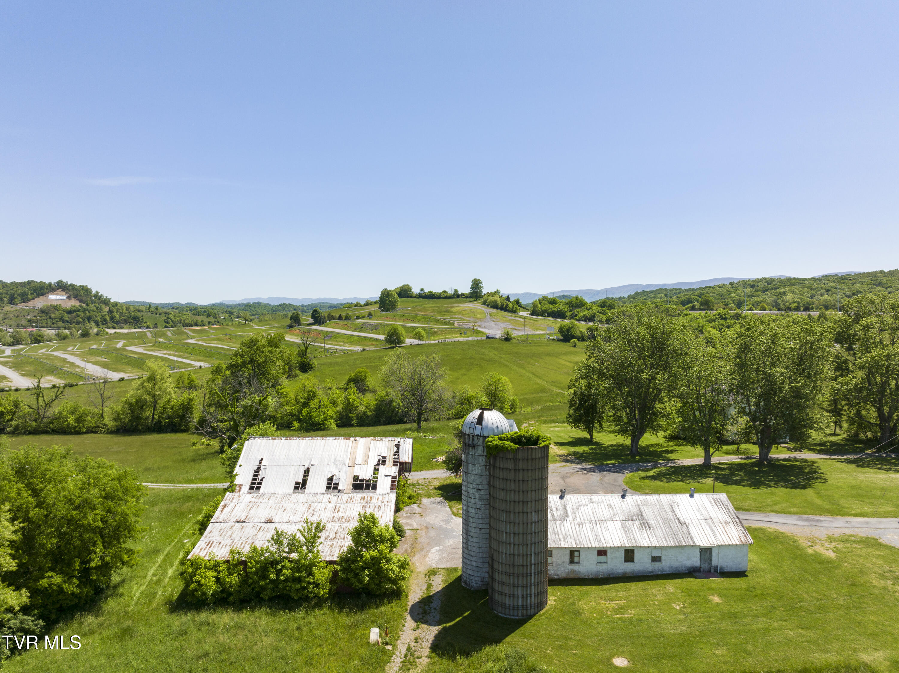 191 White Top Road Bluff City, TN 37618 - Photo 4 of 44 Redbarn--2