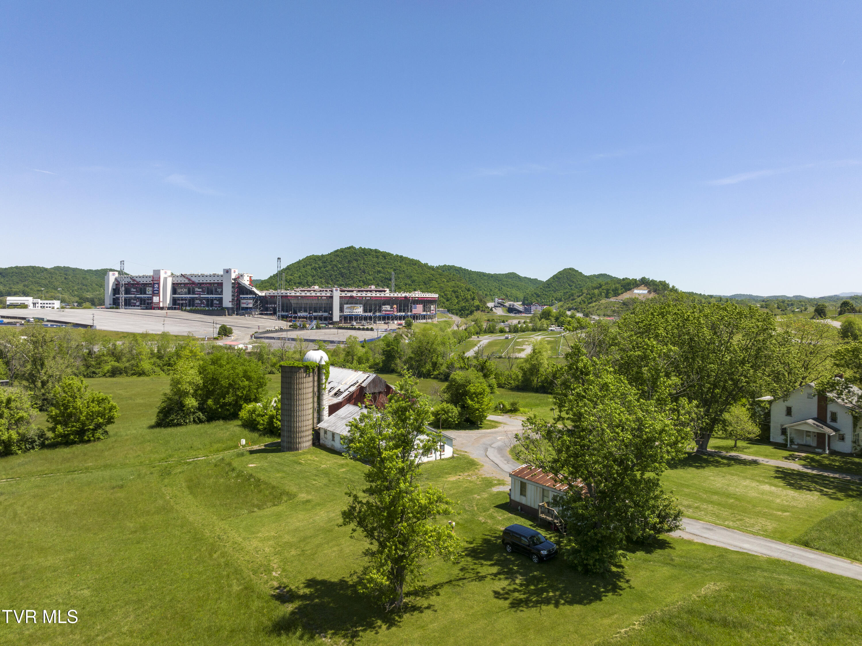 191 White Top Road Bluff City, TN 37618 - Photo 8 of 44 Redbarn--3