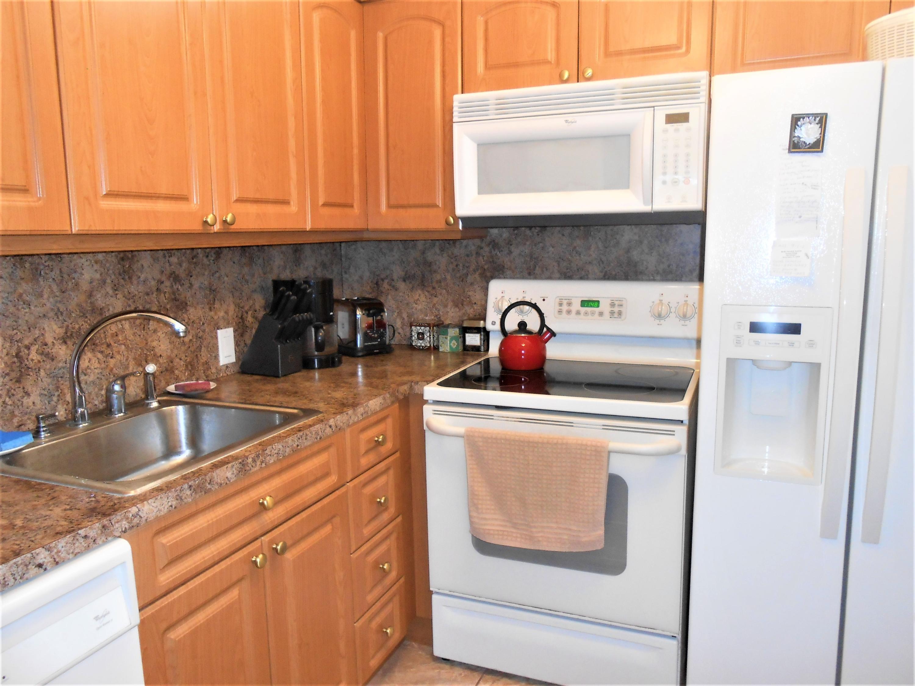 250 Suffolk F Boca Raton, FL 33434 - Photo 5 of 14 DSCN1071