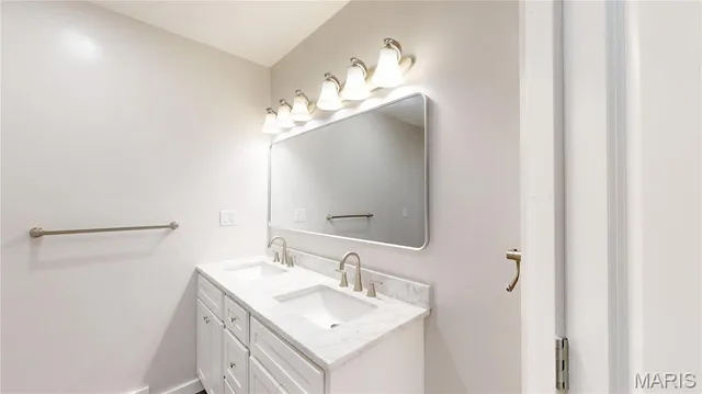 $239,000 | 512 West Harris Avenue, Greenville, IL 62246