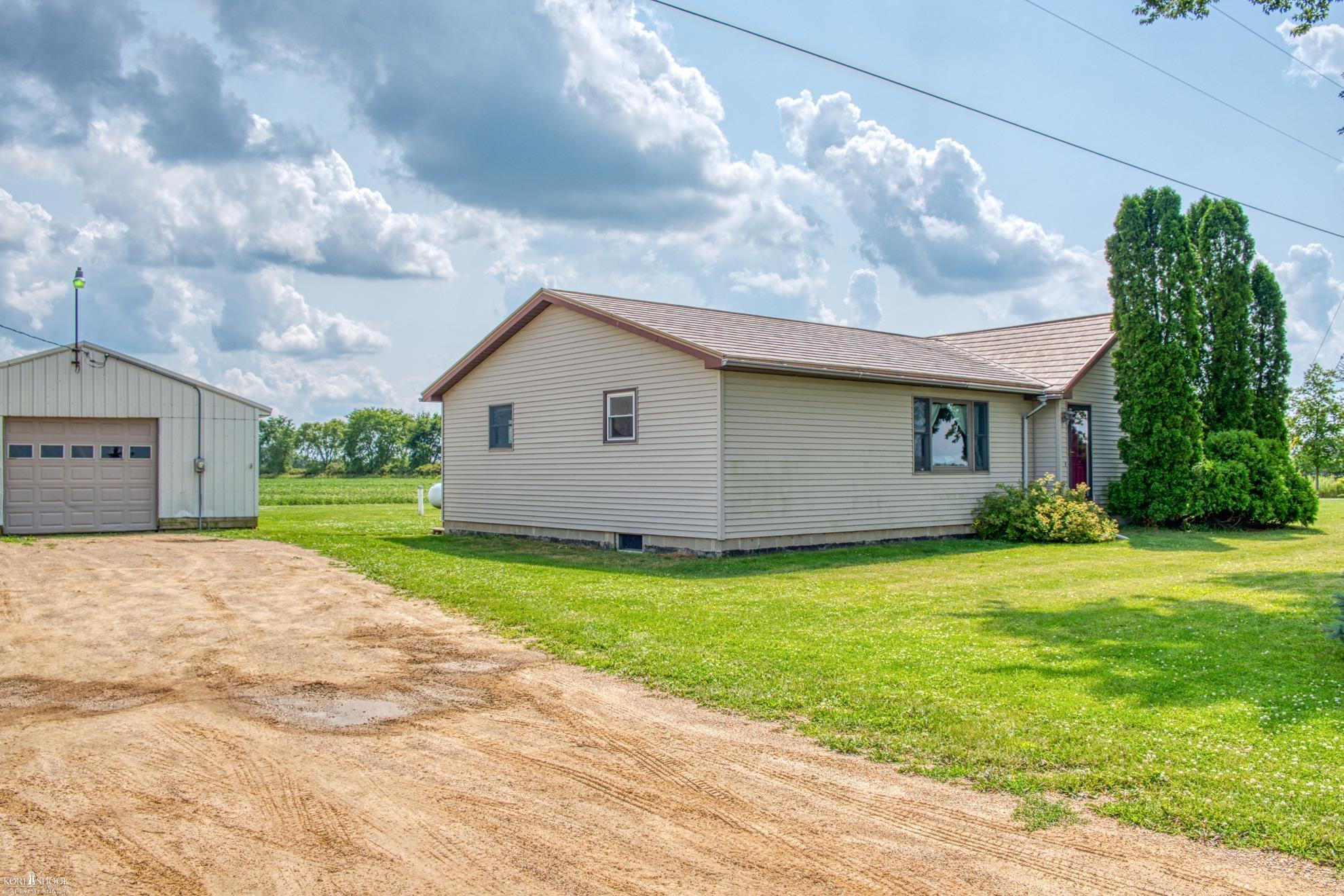 2200 East Riley Road Owosso, MI 48867 - Photo 33 of 34 50148402-f0efeb43-5bf9-4c6c-9538-85388935e0c4.JPG