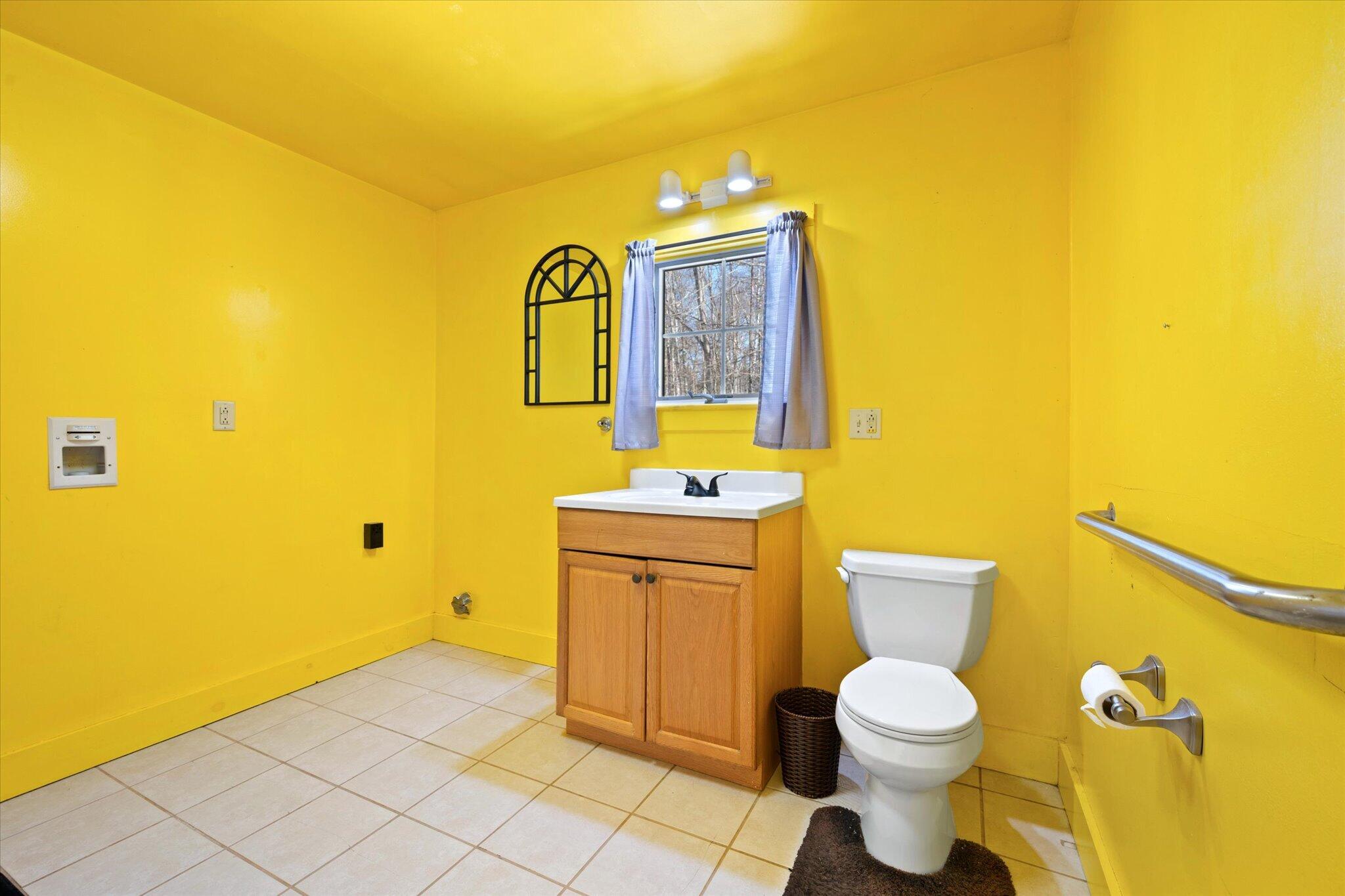 36 McKinnon Road Bucksport, VIC 3204 - Photo 16 of 46 16-Bathroom, Laundry