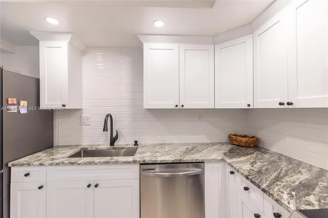 $3,990 | 525 North Ocean Boulevard, Unit 1820, Pompano Beach, FL 33062