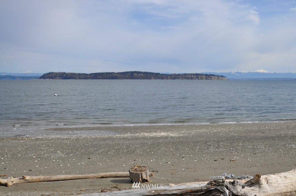 6194 South Brighton Beach Road Clinton, WA 98236 - Photo 8 of 14 Gallery Image 8