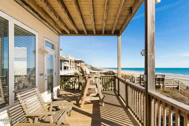 $1,225,000 | 7021 Ocean Drive, Emerald Isle, NC 28594