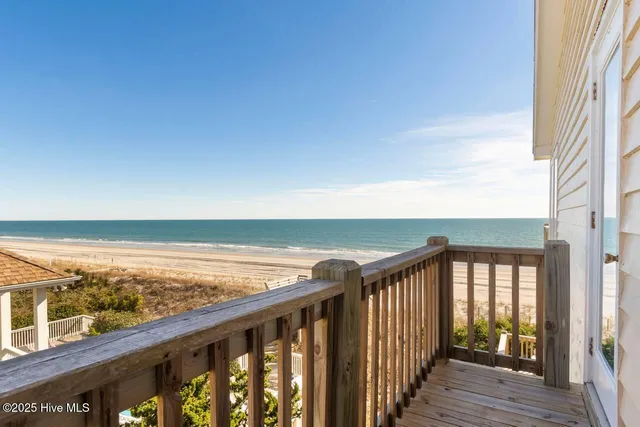 $1,225,000 | 7021 Ocean Drive, Emerald Isle, NC 28594