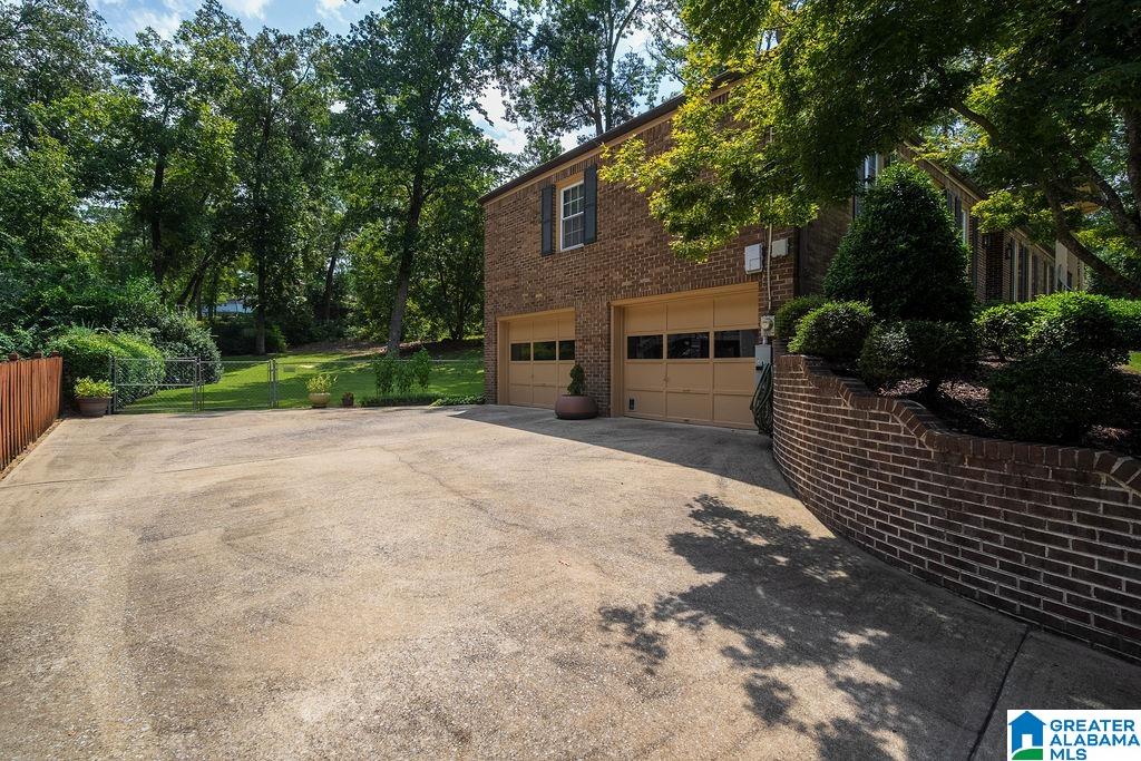 1735 Cornwall Road Birmingham, AL 35226 - Photo 5 of 34