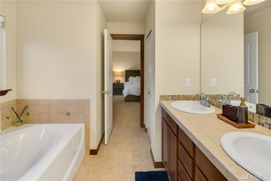 231 161st Place Southeast Bothell, WA 98012 - Photo 9 of 25 Gallery Image 9