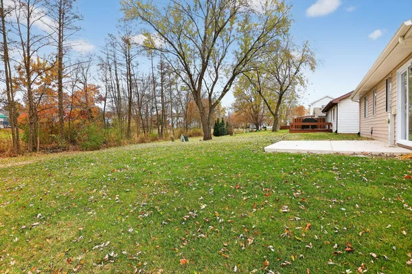 a view of a yard with a house