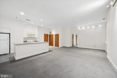 $249,000 | 1001 Chestnut Street, Unit 205W, Philadelphia, PA 19103