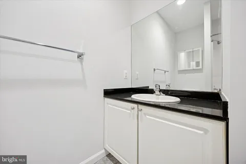 $249,000 | 1001 Chestnut Street, Unit 205W, Philadelphia, PA 19103