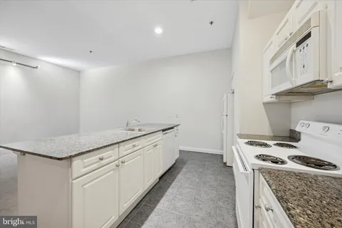 $249,000 | 1001 Chestnut Street, Unit 205W, Philadelphia, PA 19103