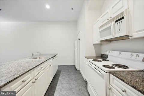 $249,000 | 1001 Chestnut Street, Unit 205W, Philadelphia, PA 19103