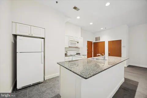 $249,000 | 1001 Chestnut Street, Unit 205W, Philadelphia, PA 19103