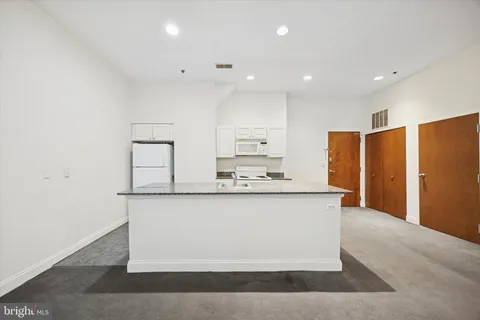 $249,000 | 1001 Chestnut Street, Unit 205W, Philadelphia, PA 19103