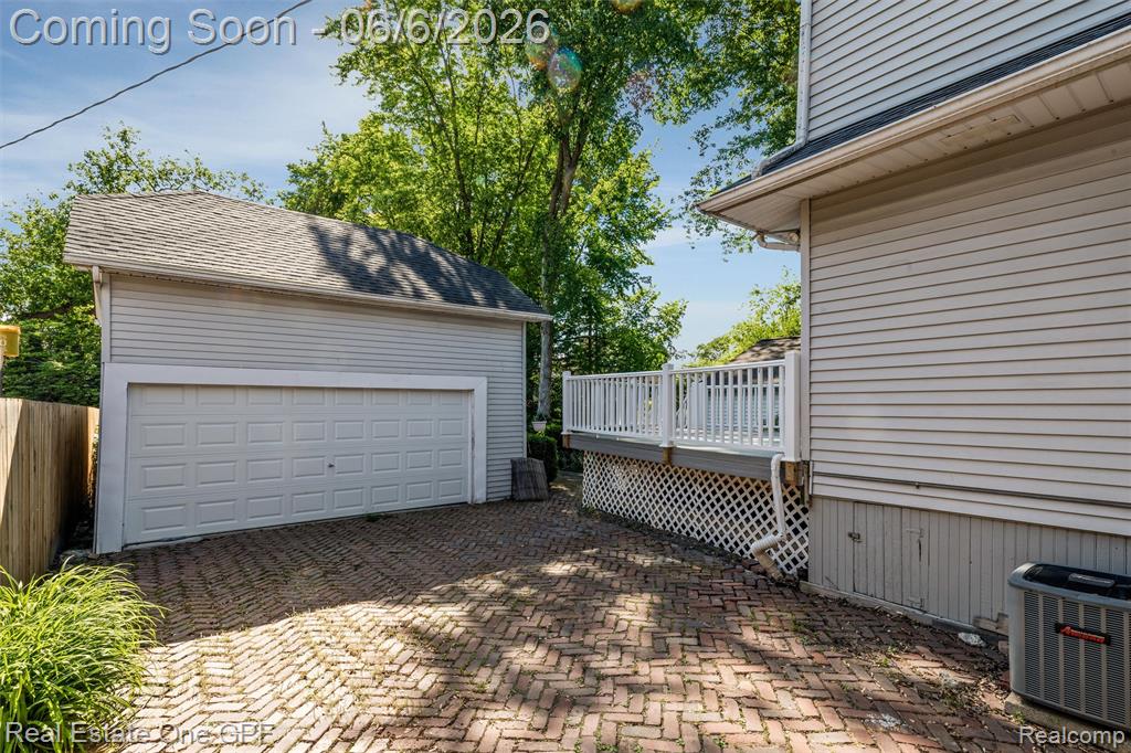957 Fisher Road Grosse Pointe, MI 48230 - Photo 5 of 38