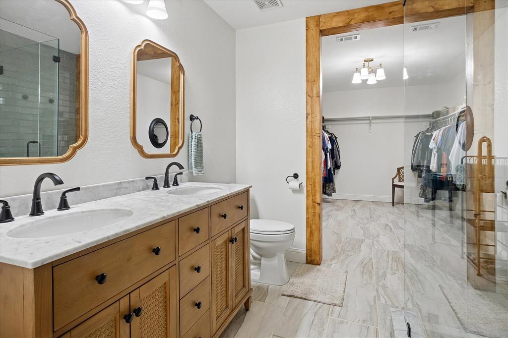 13837 High Mesa Road Fort Worth, TX 76262 - Photo 12 of 25 a spacious bathroom with a sink and a mirror