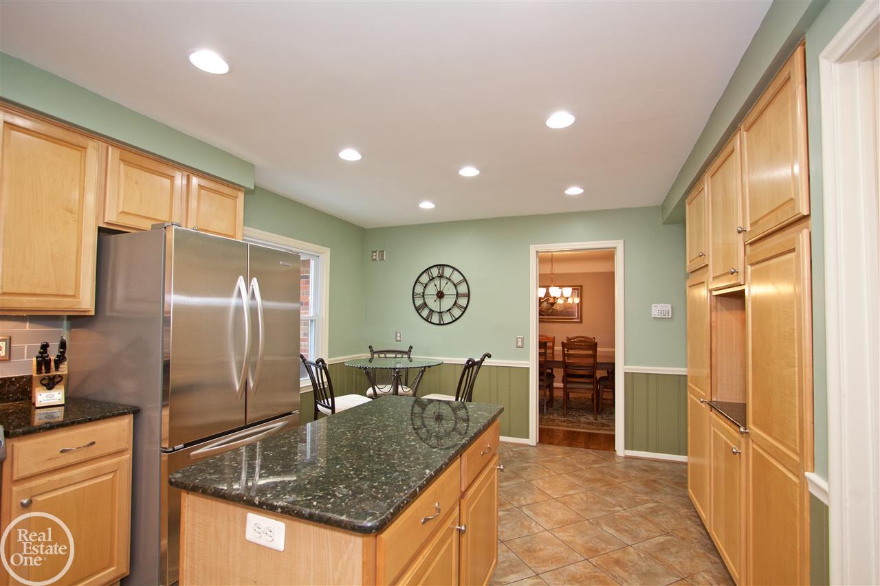 974 North Renaud Road Grosse Pointe, MI 48236 - Photo 39 of 50 31340709-38.JPG